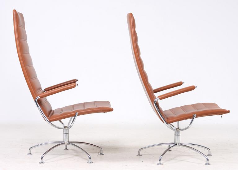 FÅTÖLJER, ett par samt BORD, "SAS Chair / 38/39 Series", Jens Ammundsen för Fritz Hansen, etikettmärkta, 1979.
