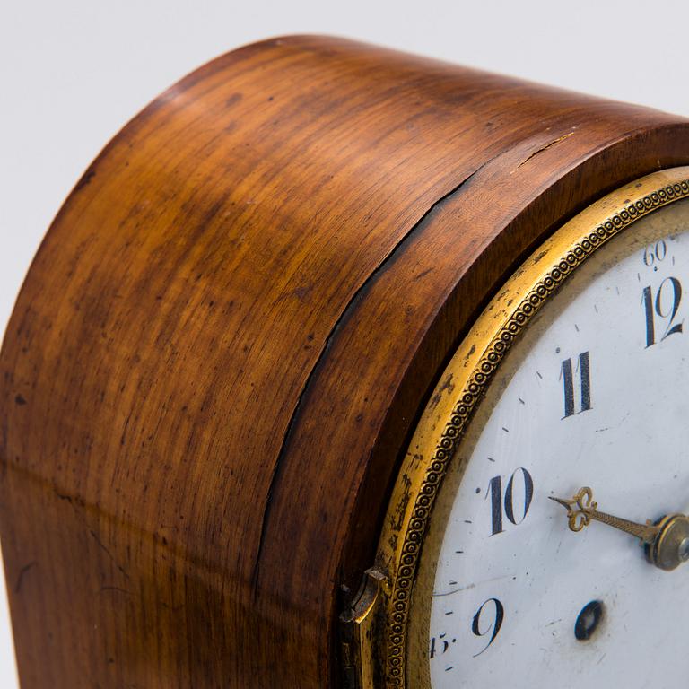 A MANTELPIECE CLOCK. 19th century.