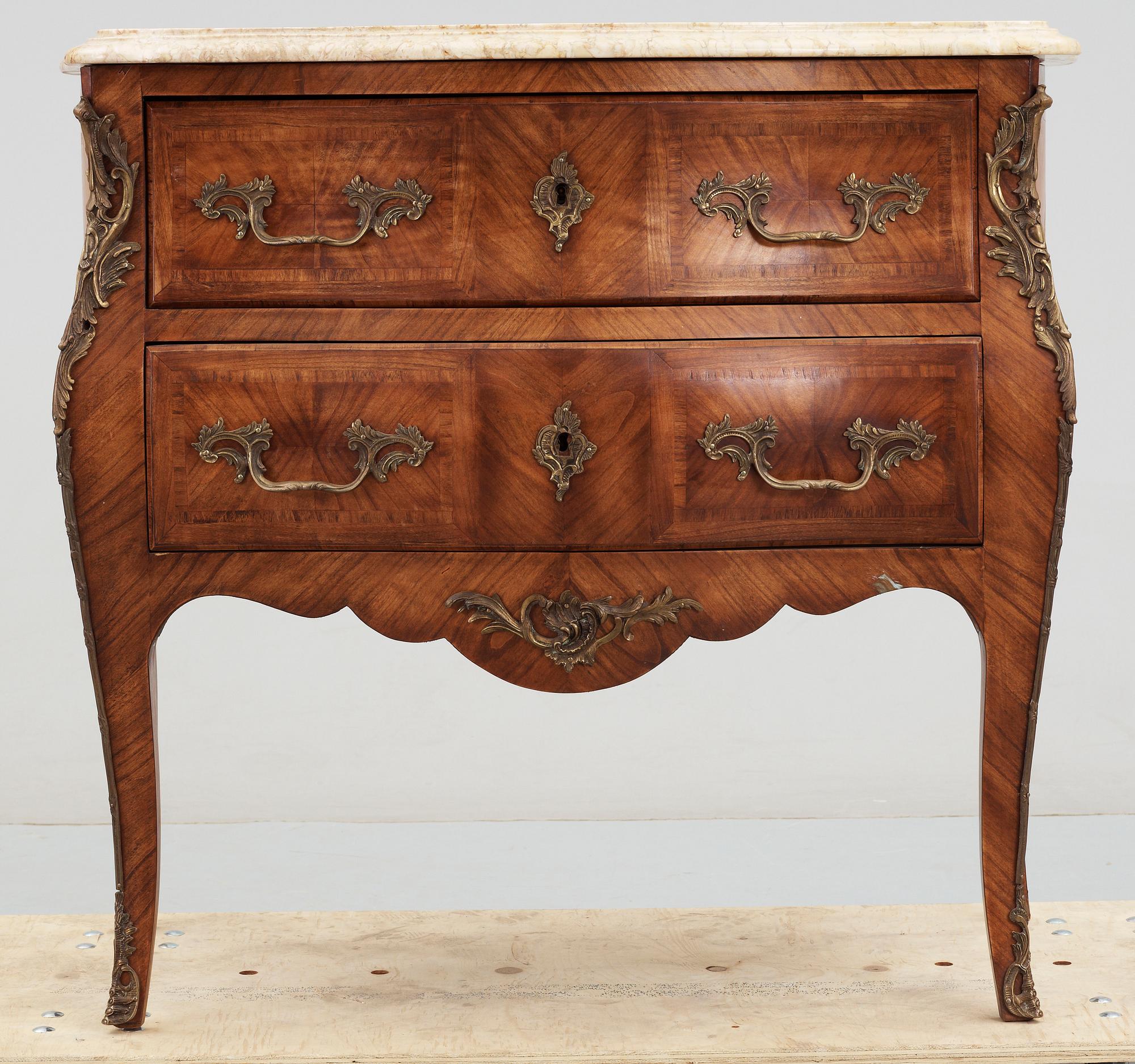 BYRÅ, Louis XV-stil, 1900-talets början.