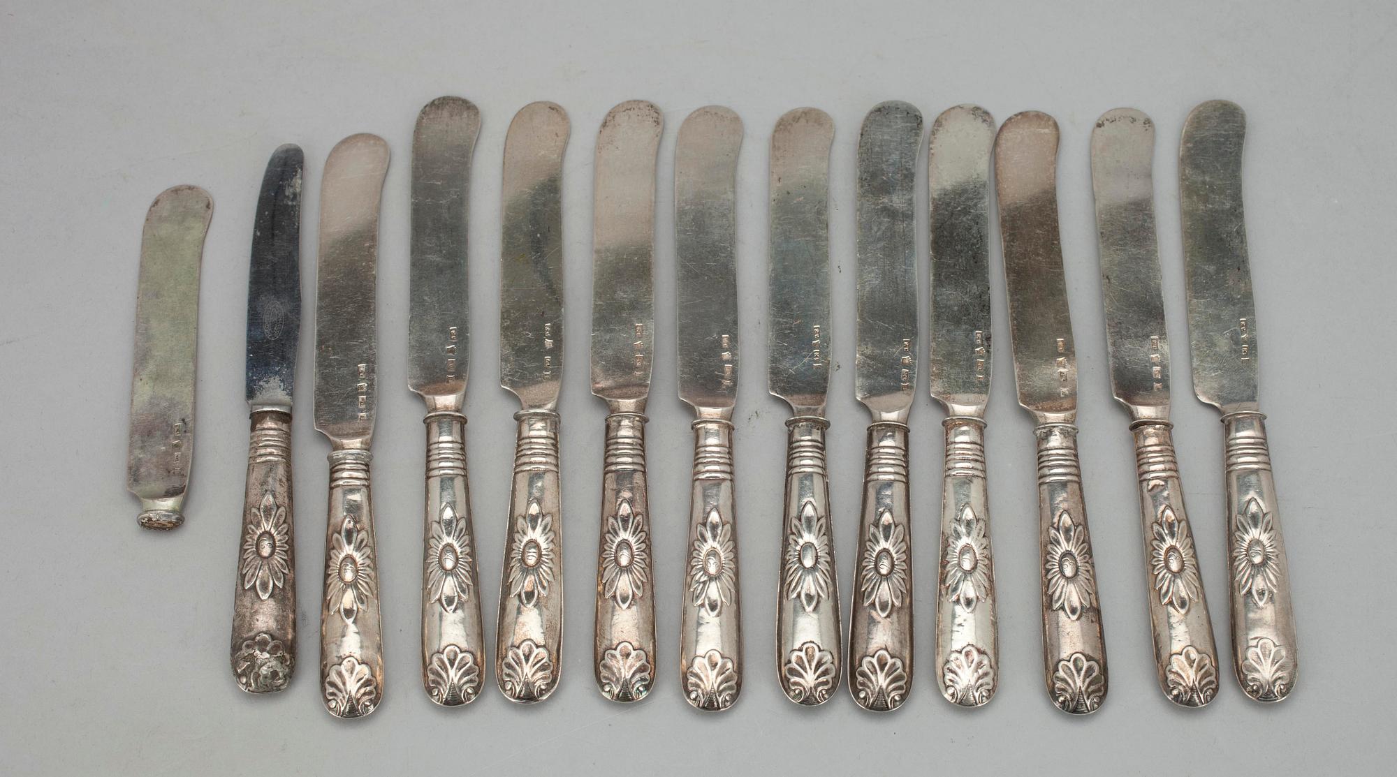 SMÖRKNIVAR 12 st, silver, Fredrik Tiander, Lovisa, Finland 1846. Tot. vikt ca 462 g.