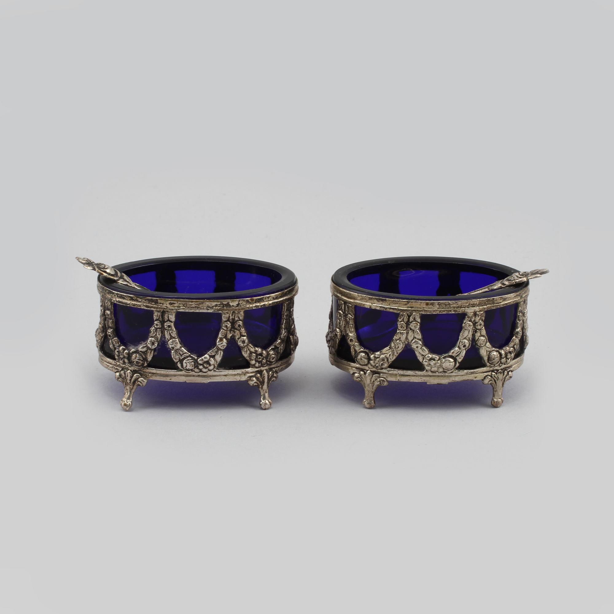 SALTKAR, ett par, glas och silver, svenska importstämplar, 1900-tal.