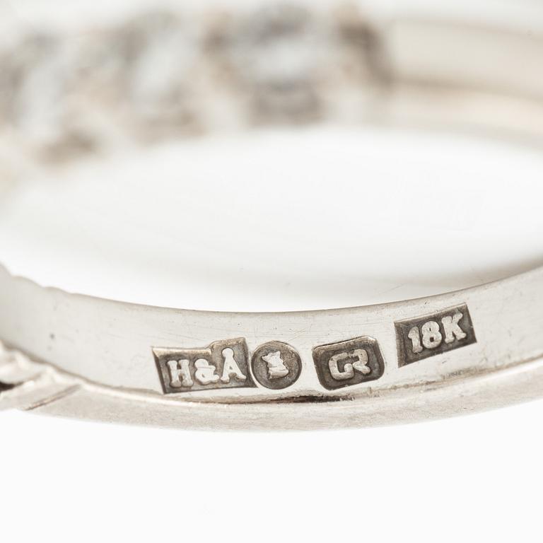 Ring 18K vitguld med hjärtformad briljantslipad diamant.
