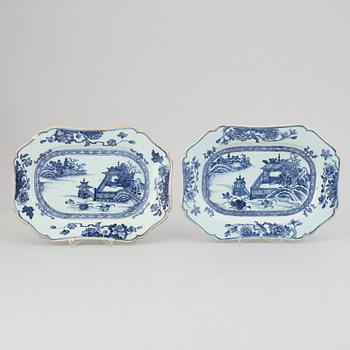 Fat, ett par, konturerade, kompaniporslin. Qingdynastin, Qianlong (1736-95).