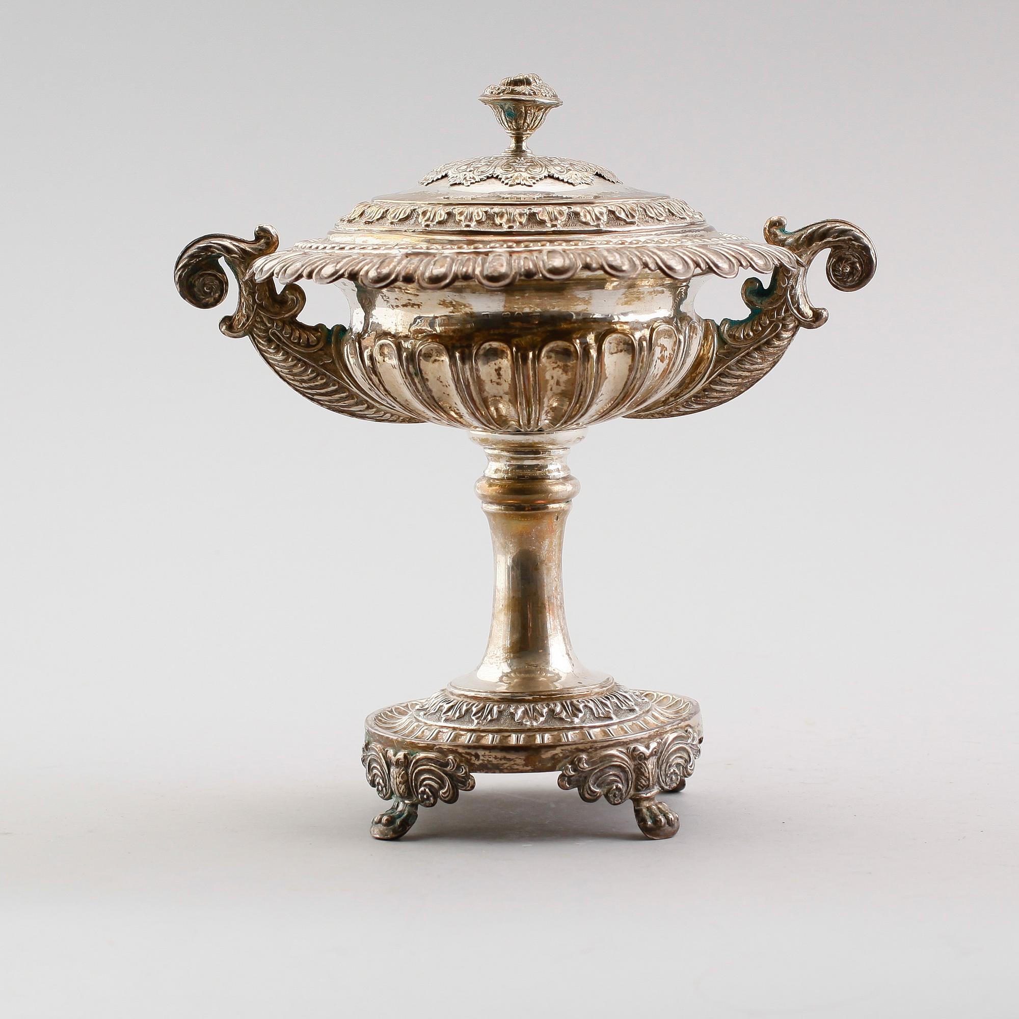 STRÖSOCKERSKÅL PÅ FOT, silver, Anders Lundqvist, Stockholm 1836. Vikt ca 750 gram.