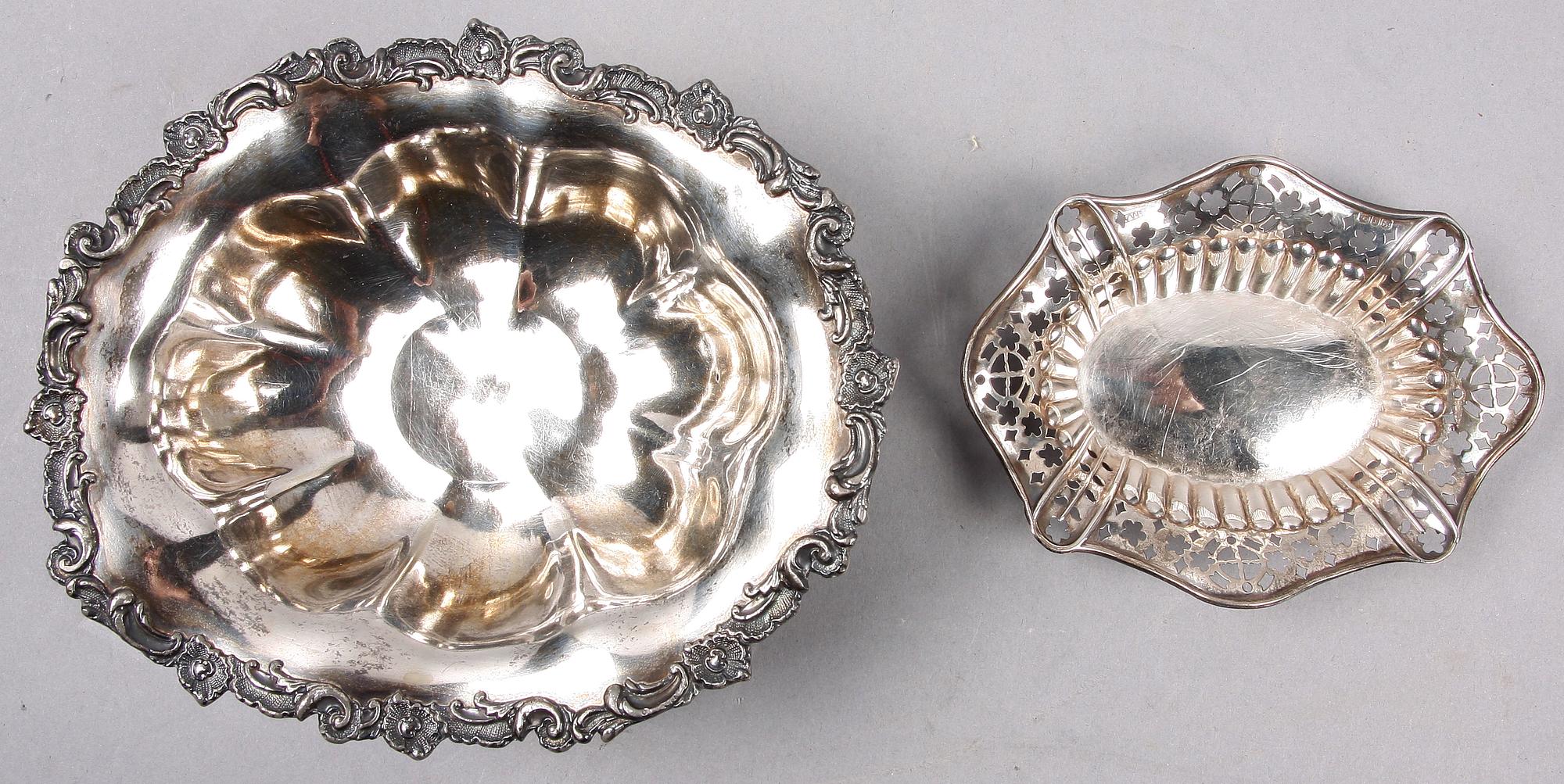 SKÅLFAT SAMT NÅLFAT, silver, Helsingfors 1927 resp Birmingham 1897.