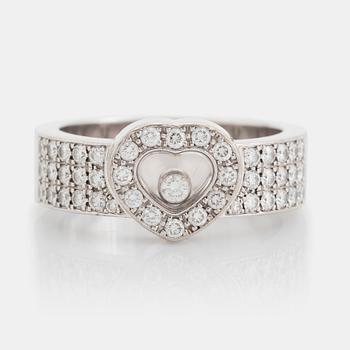 A Chopard "Happy Diamonds" ring in 18K white gold set with round brilliant-cut diamonds.