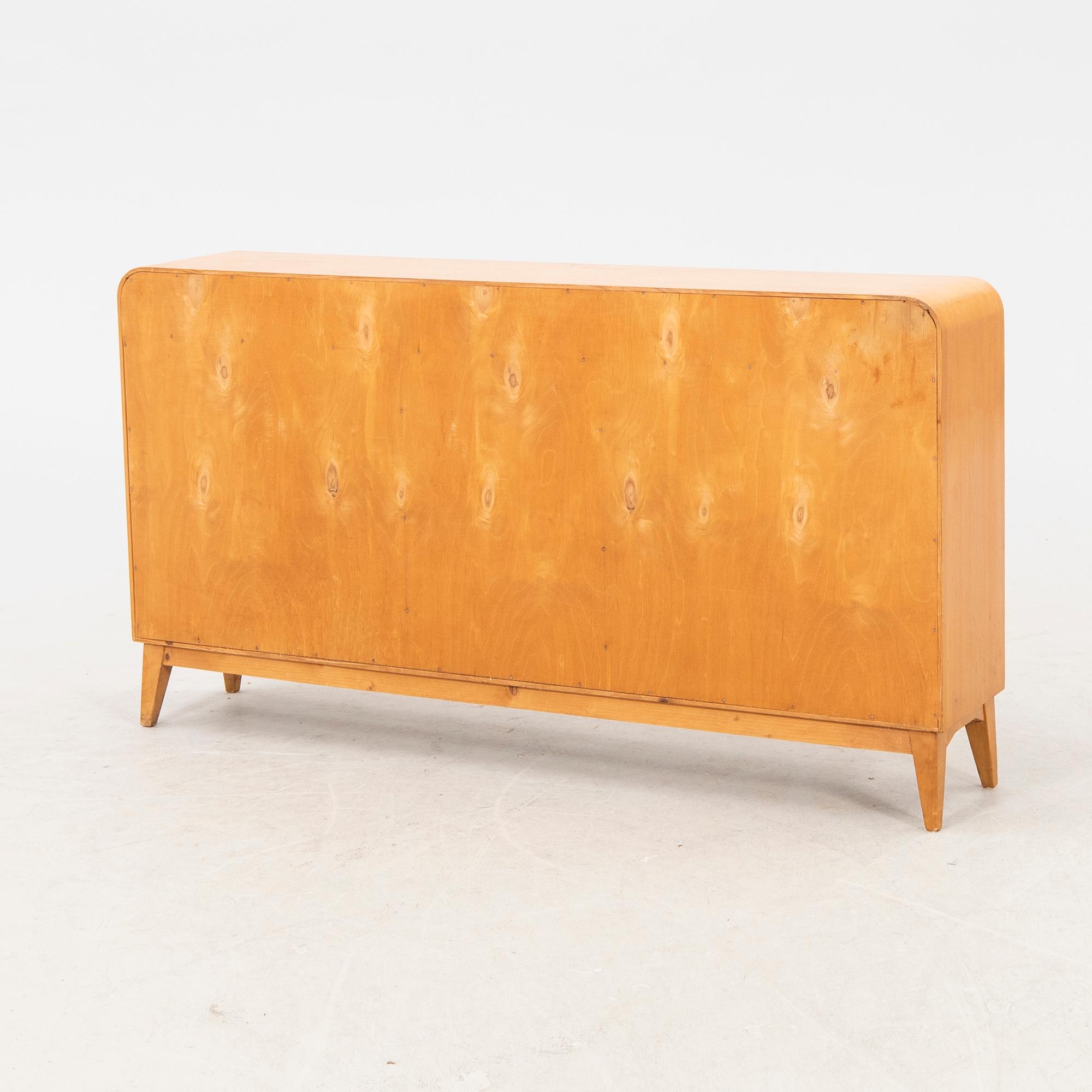 Am elm bookshelf from the first half of the 20th century.