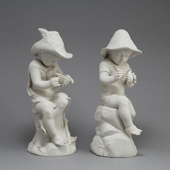 FIGURER, ett par, parian, Gustafsberg 1911 och 1923.