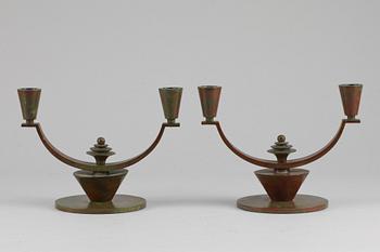 KANDELABRAR, ett par. Brons, design Sune Bäckström. 1900-talets första hälft.
