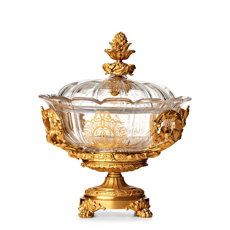 A gilded bronze and glass bowl by Eugène Cornu in Paris, second half of the 19th century.