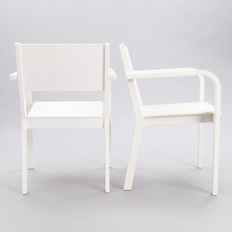 BEN AF SCHULTEN, a set of four open arm chairs model 423, Artek. Design year 1989.