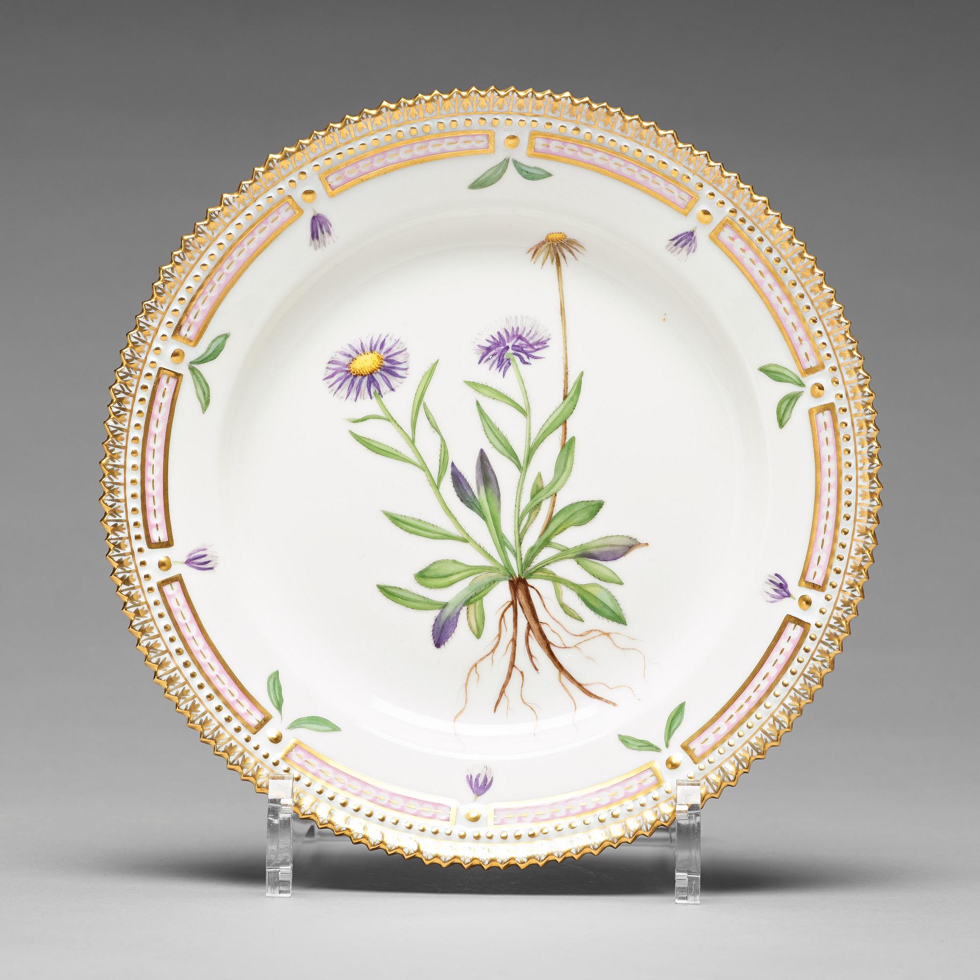 A set of six Royal Copenhagen, 'Flora Danica' dishes, Denmark, 20th Century.