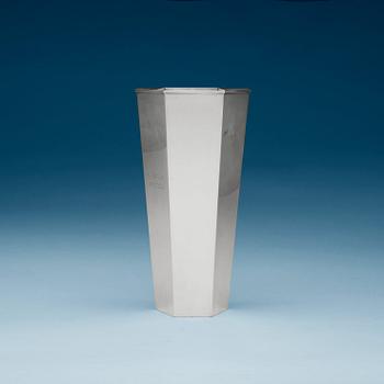 772. A Wiwen Nilsson hexagonal sterling vase, Lund 1946.