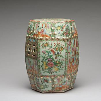 A famille rose Canton garden seat, Qing dynasty, 19th Century.