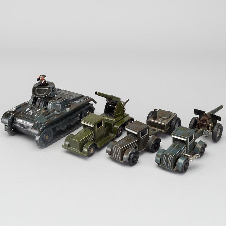 A SET OF 3
+1 MILITARY VEHICLE PROBABLY TIPP & CO AND GAMA TANK 1930/40' S GERMANY.