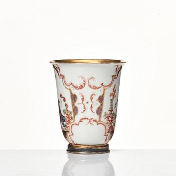 Kopp med fat, porslin. Meissen, 1730/40-tal.