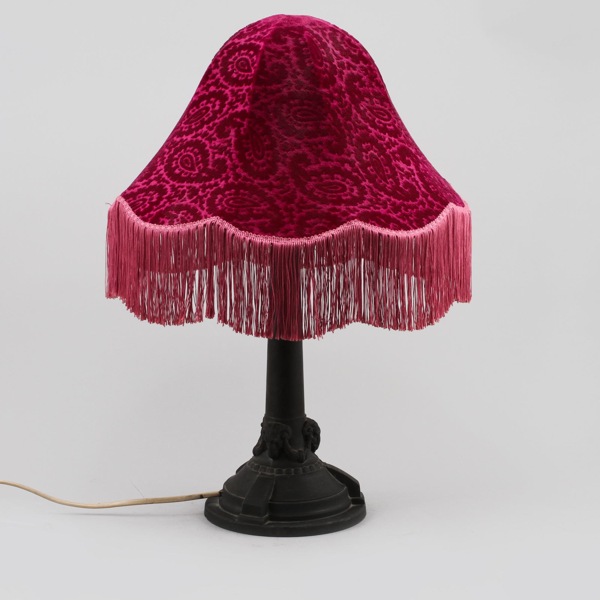 BORDSLAMPA, 1900-talets första hälft.