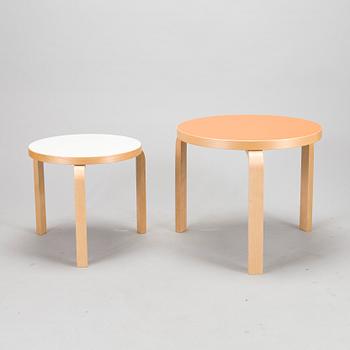 Alvar Aalto, soffbord, 2 st, modeller 90C och 90D, Artek 2012.