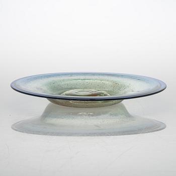 Oiva Toikka, a glass dish signed Oiva Toikka Nuutajärvi Notsjö.