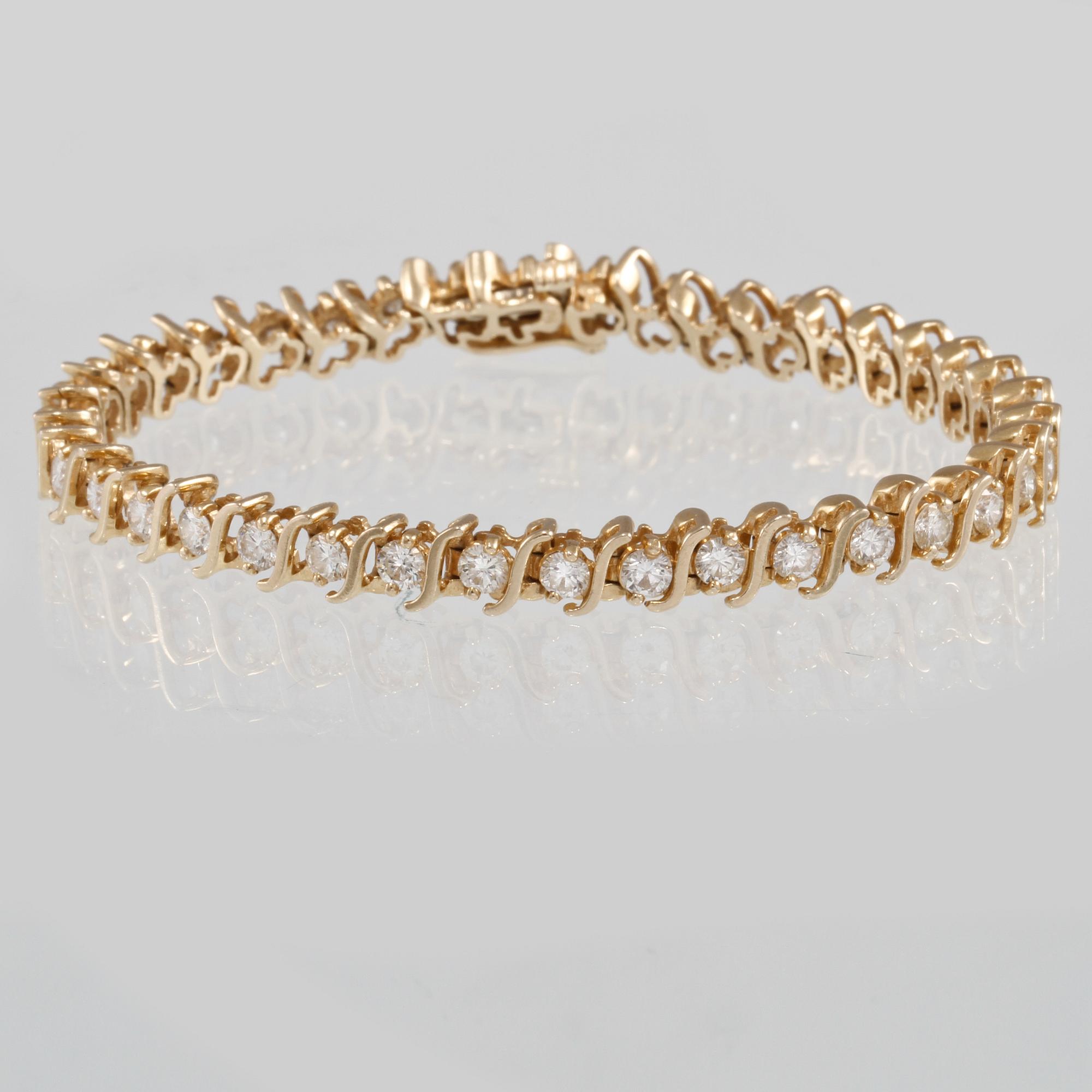 ARMBAND, 14K guld med 38 briljantslipade diamanter, ca 5.70 ct. Vikt 18,6 gram.