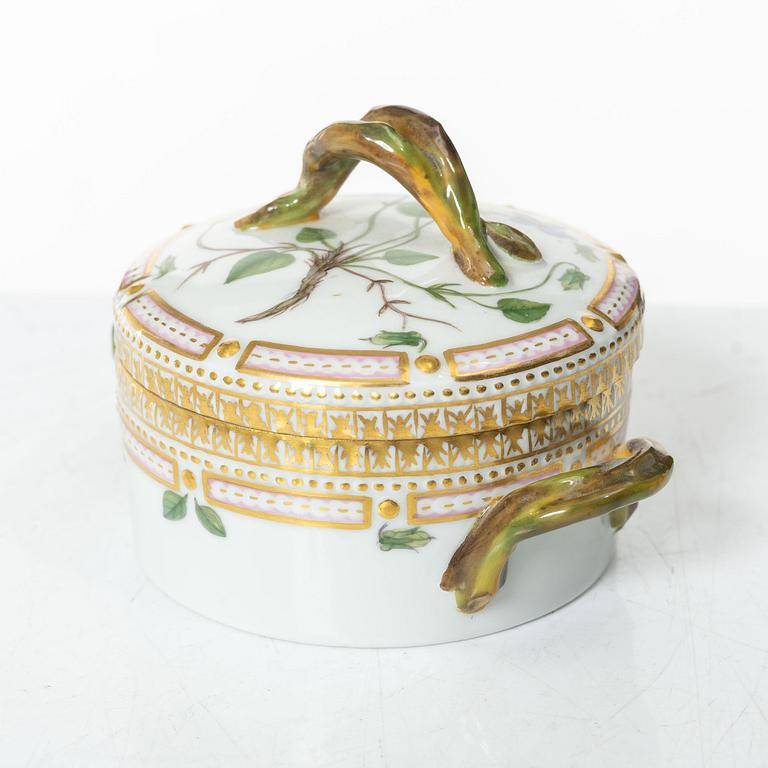 Royal Copenhagen, lockask, "Flora Danica", Danmark, 1954-9.