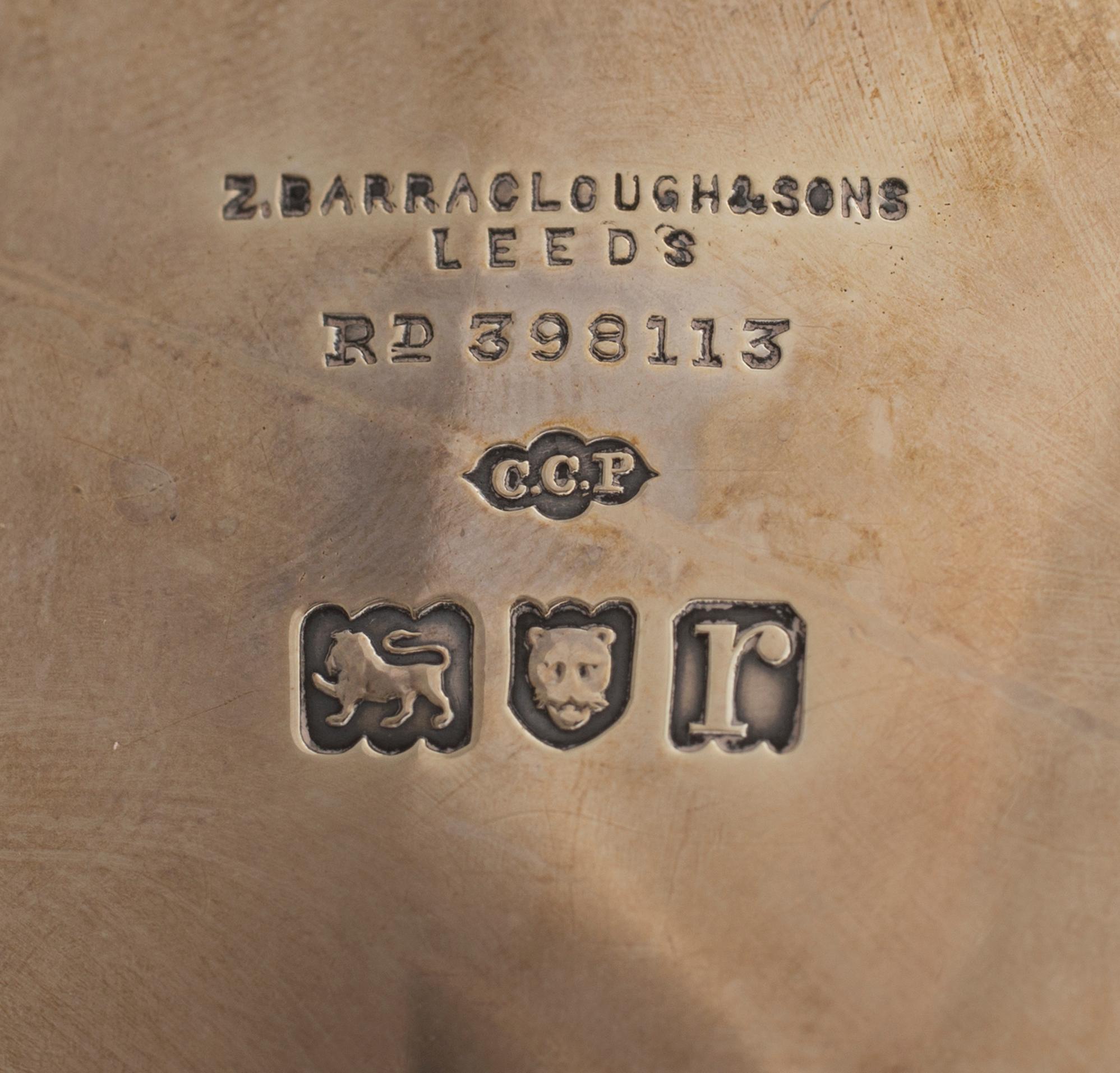 TEKANNA, silver, Charles Clement Pilling, London, 1912. Vikt ca 702g.