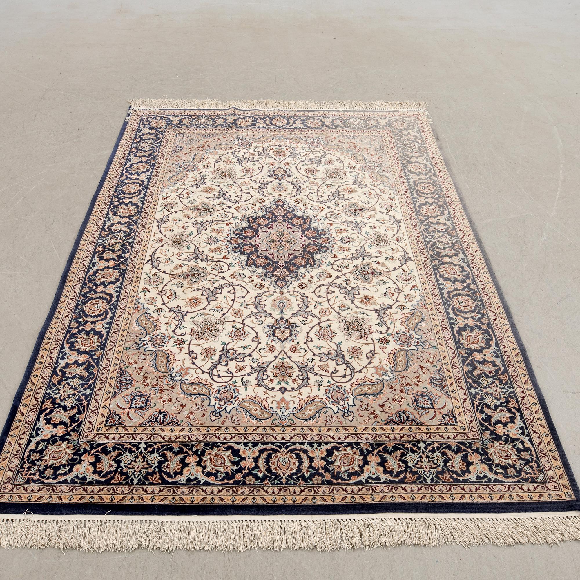 An Isfahan rug, central Persia  signed Davari, 225 x 148 cm.