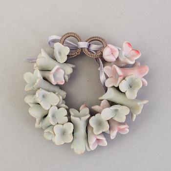 STIG LINDBERG, halsband samt armband av parian, Gustavsberg 1949.