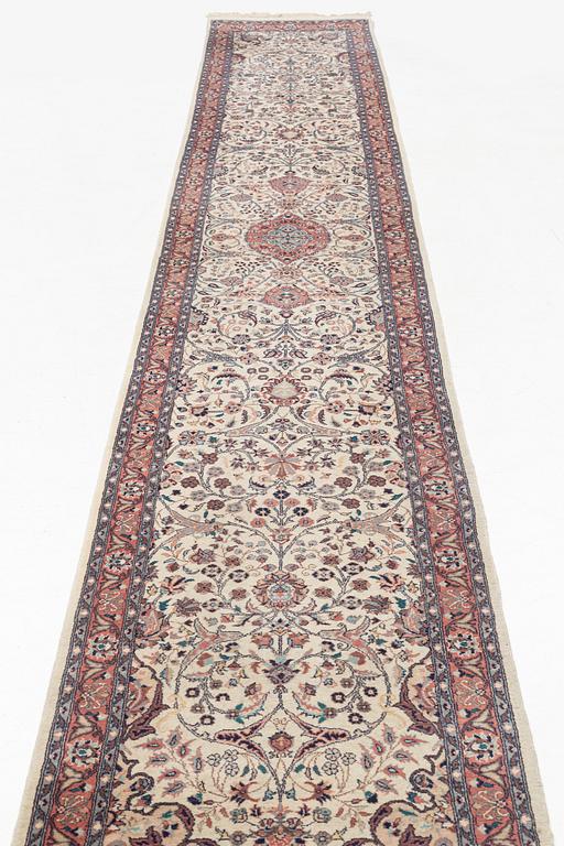 A runner carpet, oriental, ca 532 x 82 cm.