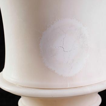 LOCKURNOR, ett par, alabaster, 1800-talets mitt.