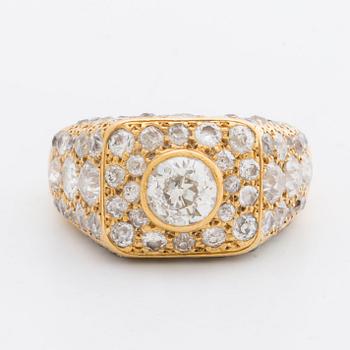 RING 20K gold w old-cut diamonds approx 4,5 ct, valuation letter.