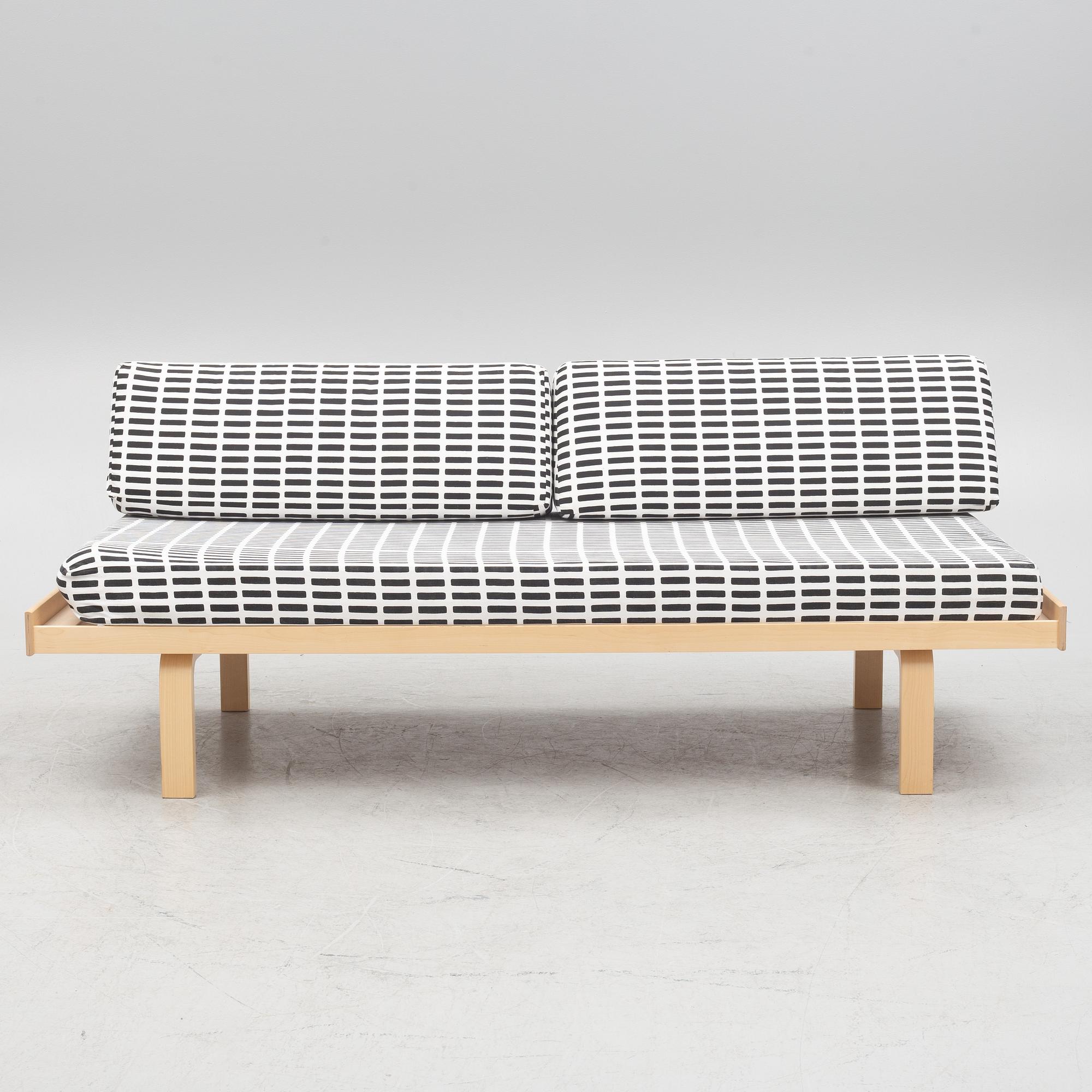Alvar Aalto, a model  "Laveri"/"710" daybed, Artek, Finland, 21st century.