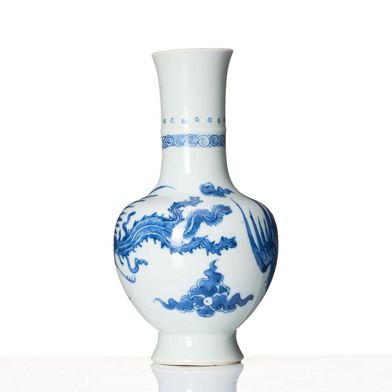 A blue and white vase, Qing dynasty, Kangxi (1662-1722).