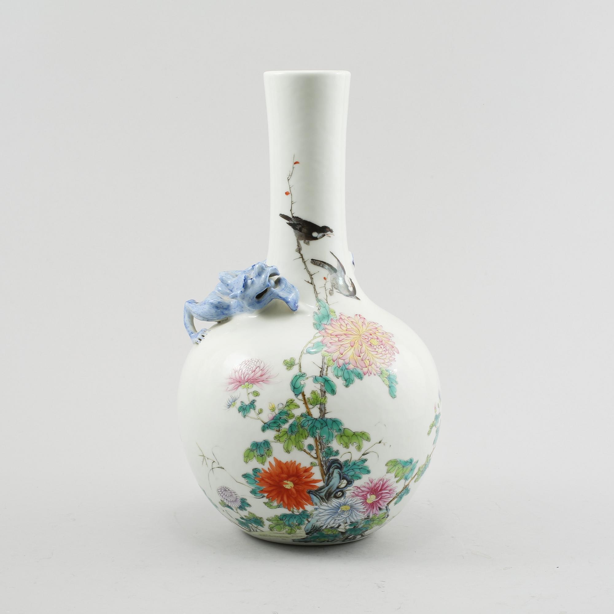VAS, porslin, Kina, 1900-tal/modern tillverkning.