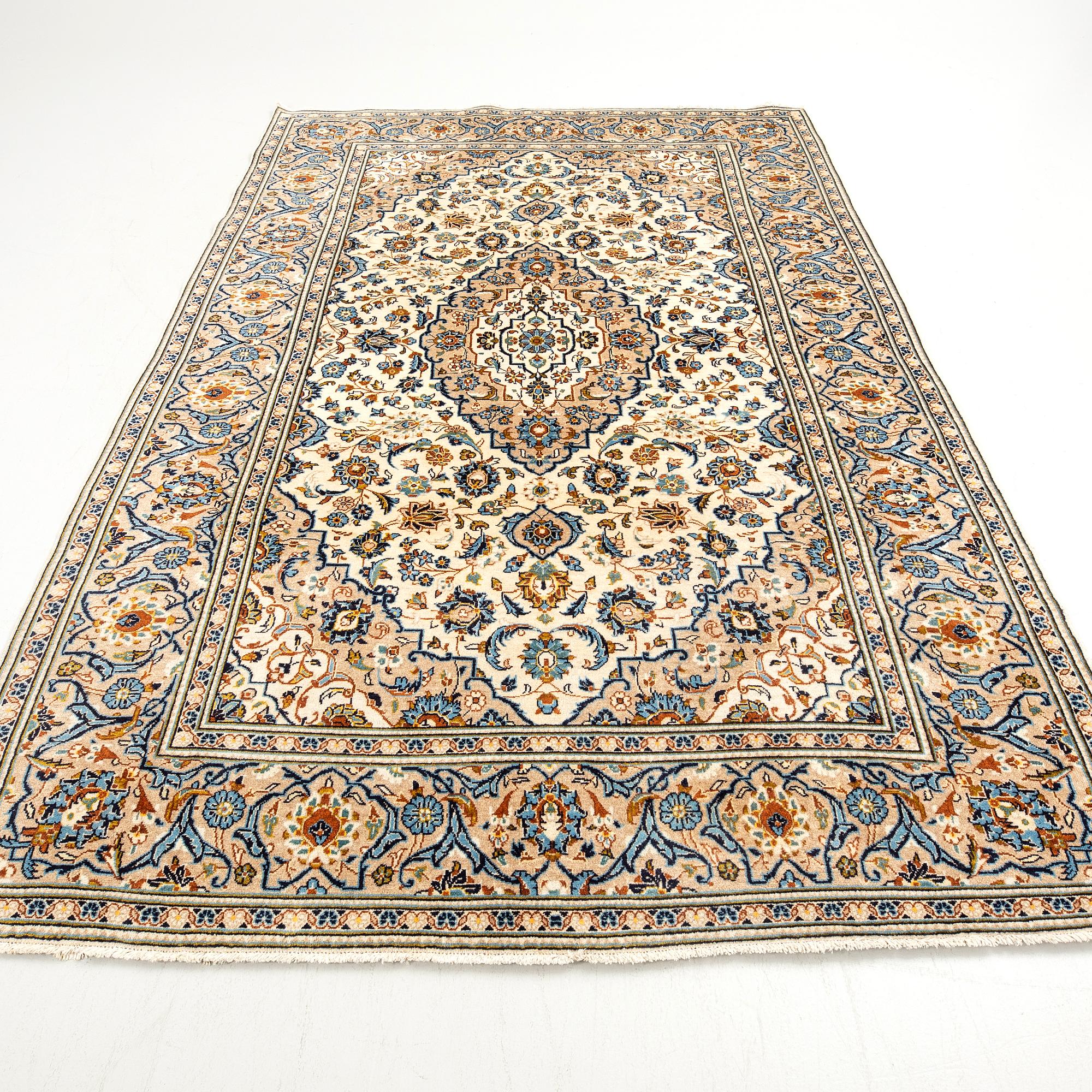Carpet, Keshan, approx. 312 x 195 cm.