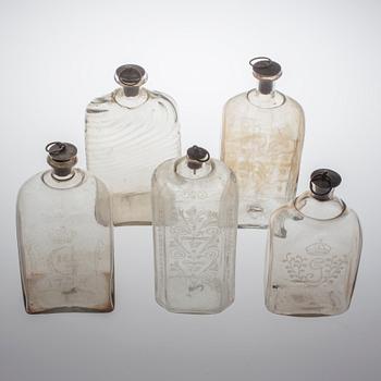 BRÄNNVINSFLASKOR, 5 st. Glas. 1800-tal.