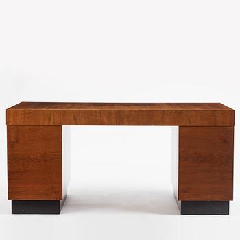 Kurt von Schmalensee, a desk and armchair, executed by AB David Blomberg for the Stockholm exhibition in 1930.