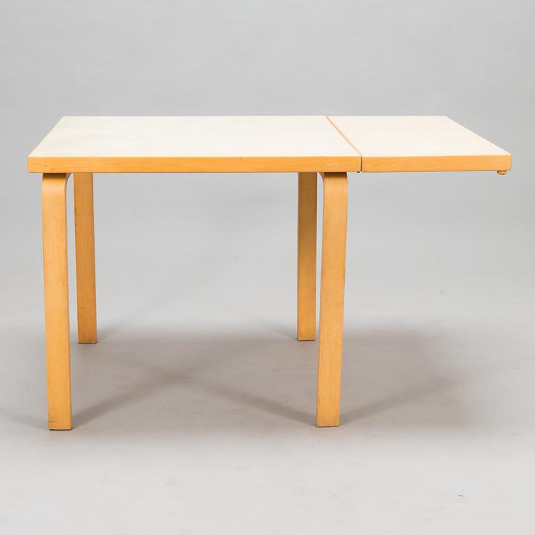 Alvar Aalto, Klahvipöytä, Artek, 1900-luvun puoliväli.