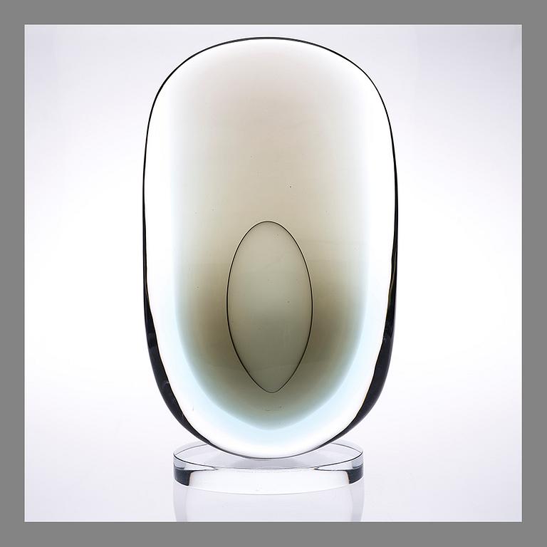 TIMO SARPANEVA, GLASSKULPTUR. Stabat mater. Sign. Timo Sarpaneva, studio Pino Sinoretto, Murano 1999.