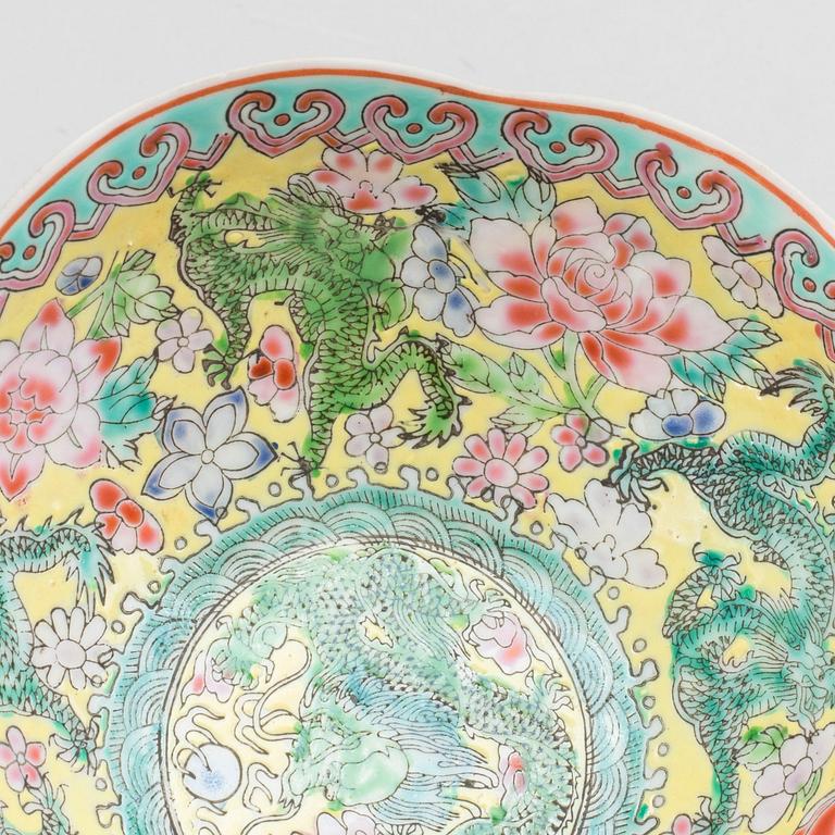 A CHINESE EGG-SHELL BOWL 20TH CENTURY,