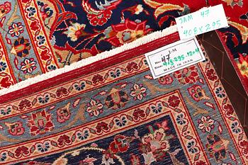 A Keshan carpet, c. 408 x 295 cm.
