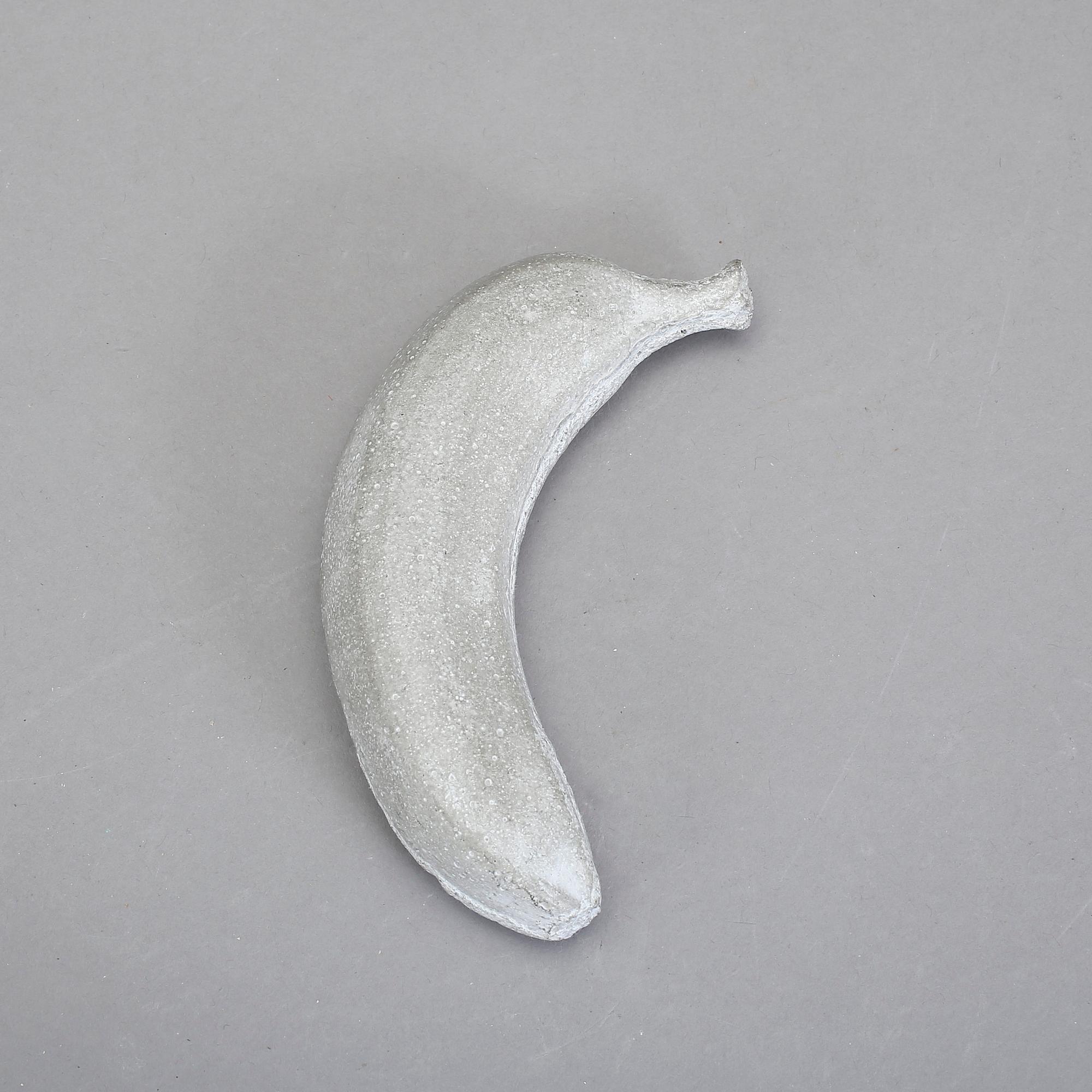 YLVA KULLENBERG, betong och papper, ej signerad.