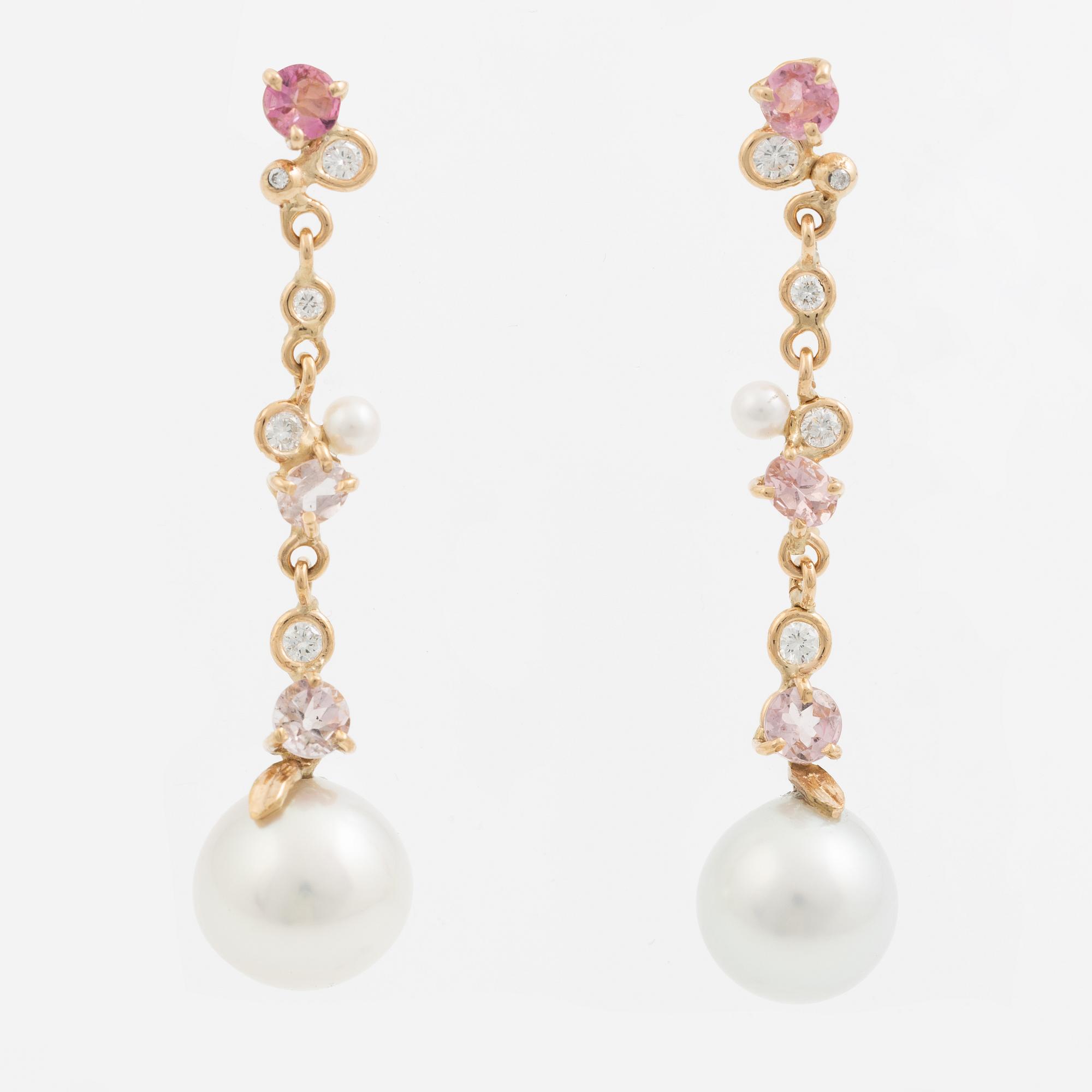 Örhängen, Mandelstam, 18K guld med odlade Söderhavspärlor, briljantslipade diamanter och rosa turmaliner.