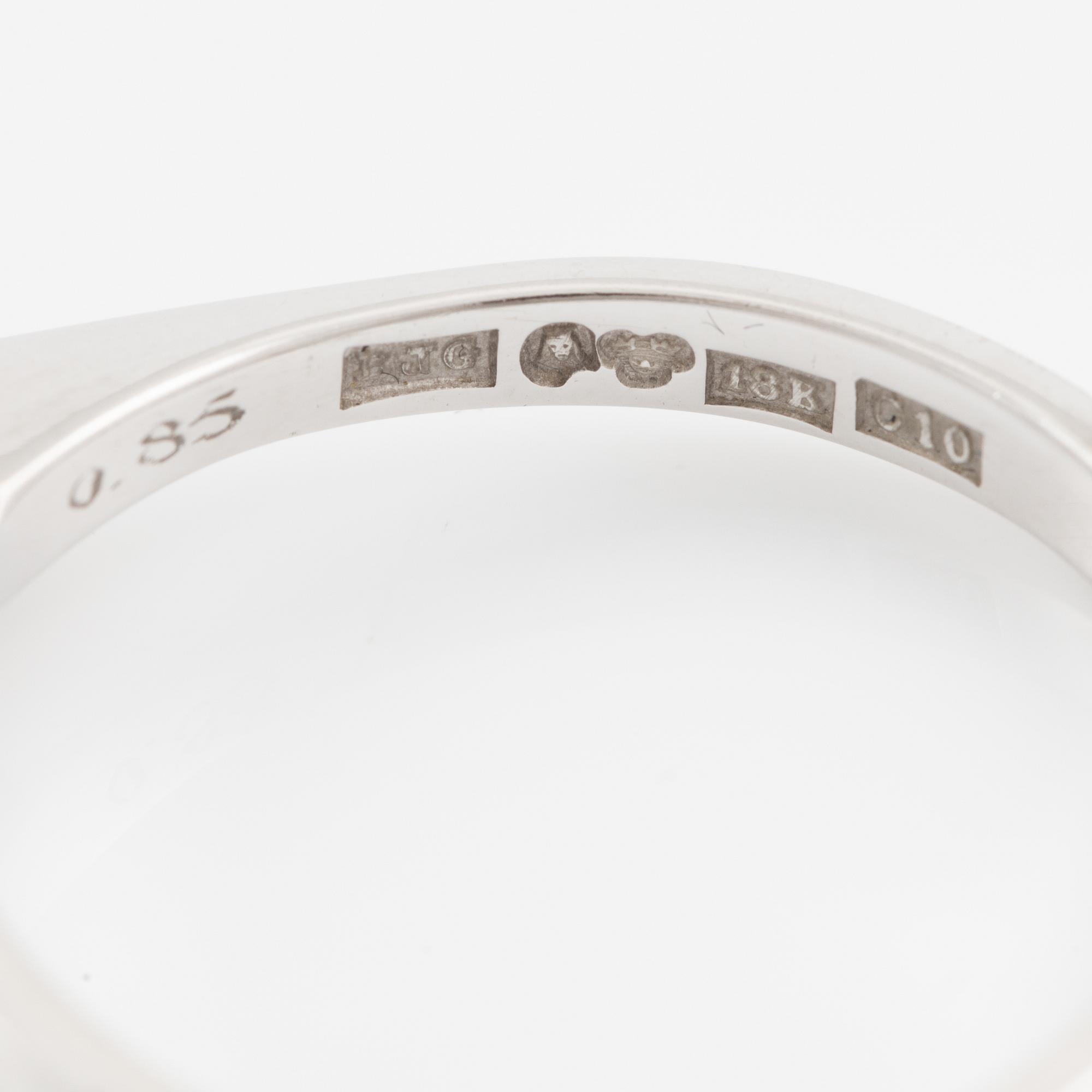 Ring, 18K vitguld med briljantslipad diamant 0.85 ct enligt gravyr.