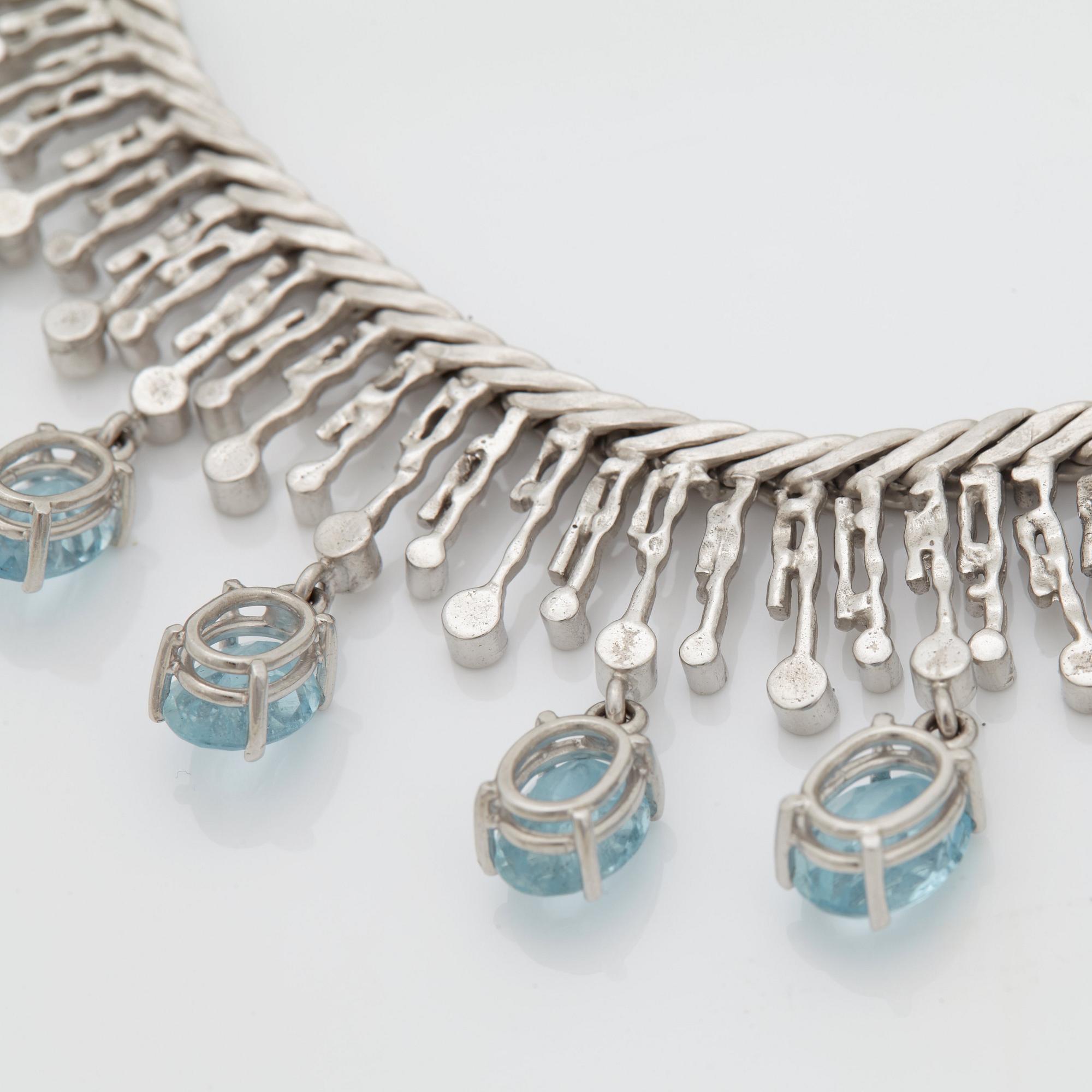 A NECKLACE.