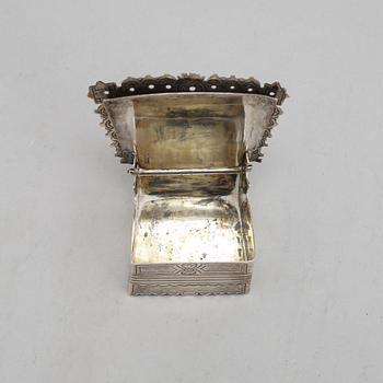 A Russian silver salt-chair, assay mark of Viktor Sawinkow, Moscow 1885.