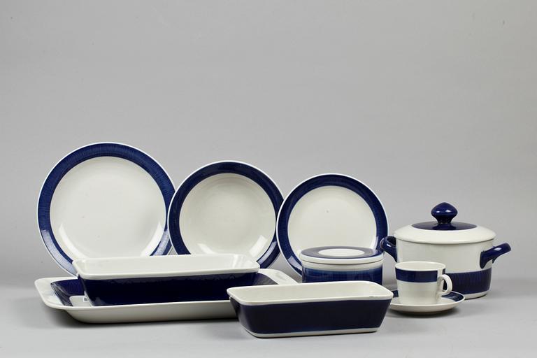 SERVISDELAR, 35 st, porslin, "Koka Blå", Hertha Bengtsson, Rörstrand.