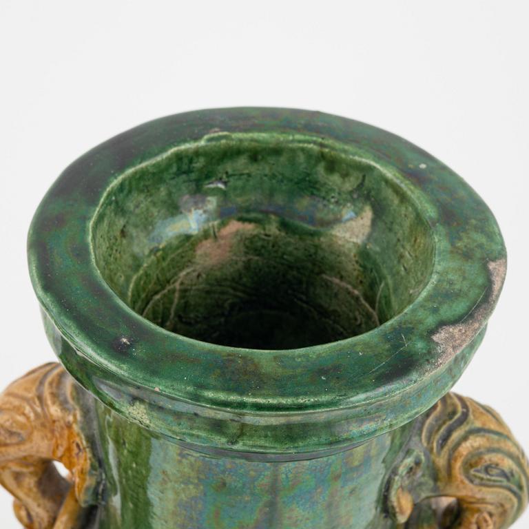 Vaser, ett par, keramik. Sydkina, Mingstil.