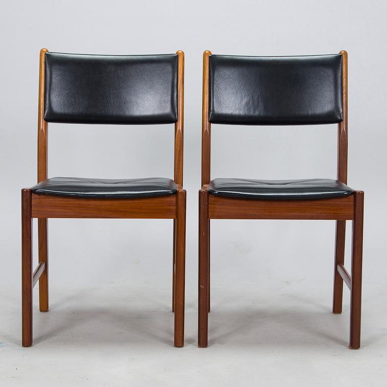 Pertti Salmi, a 1970s 'Samuel' dining table and eight 'Simeon' chairs for Vaara Tuotanto, Kaluste-Yhtymä, Finland.