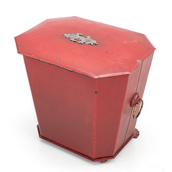 Coal scuttle, England, 19th century.